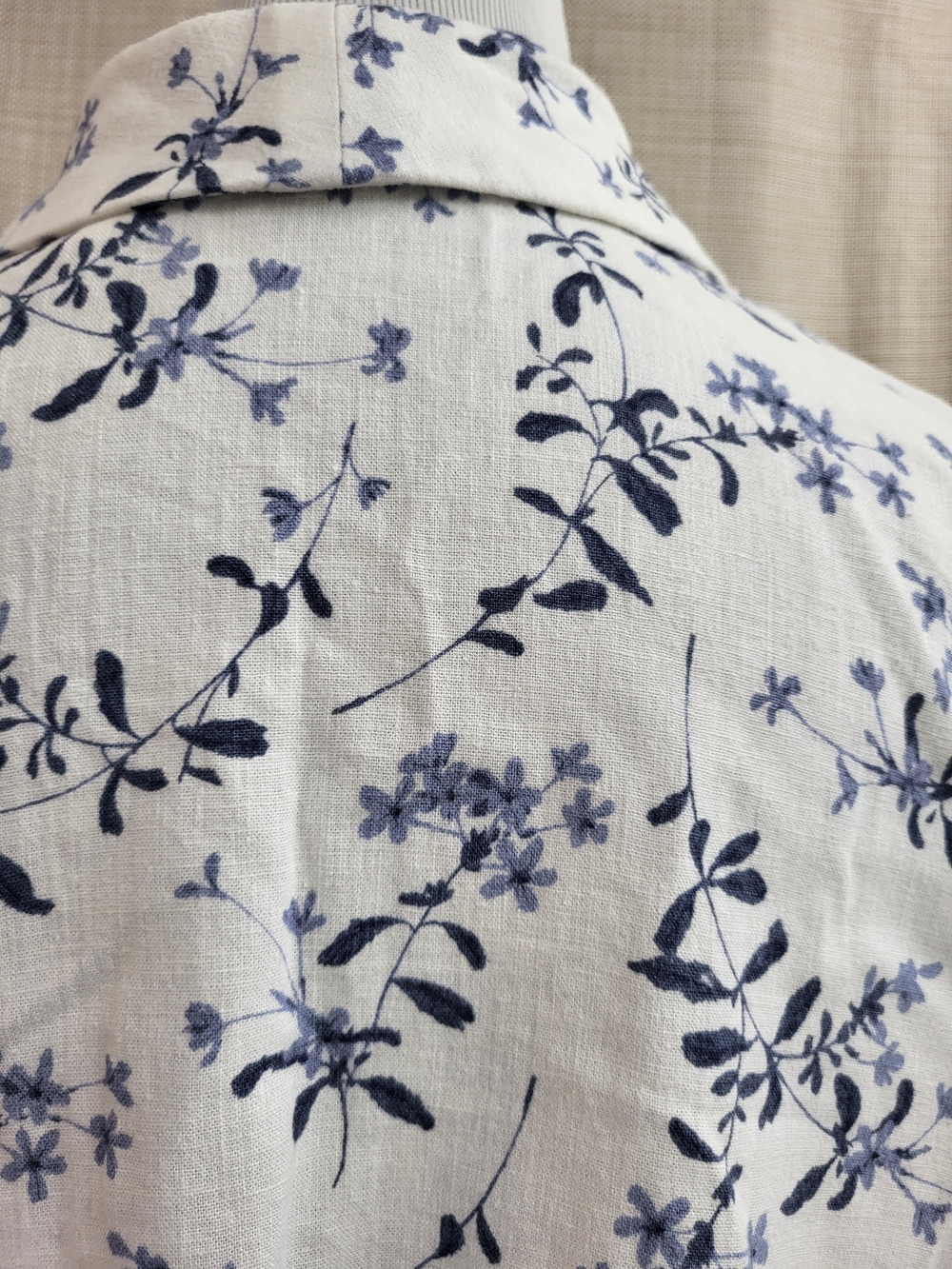 Elisabeth Women's White Blue Floral Linen Blend Button Down Blouse Size 16 - Picture 9 of 12